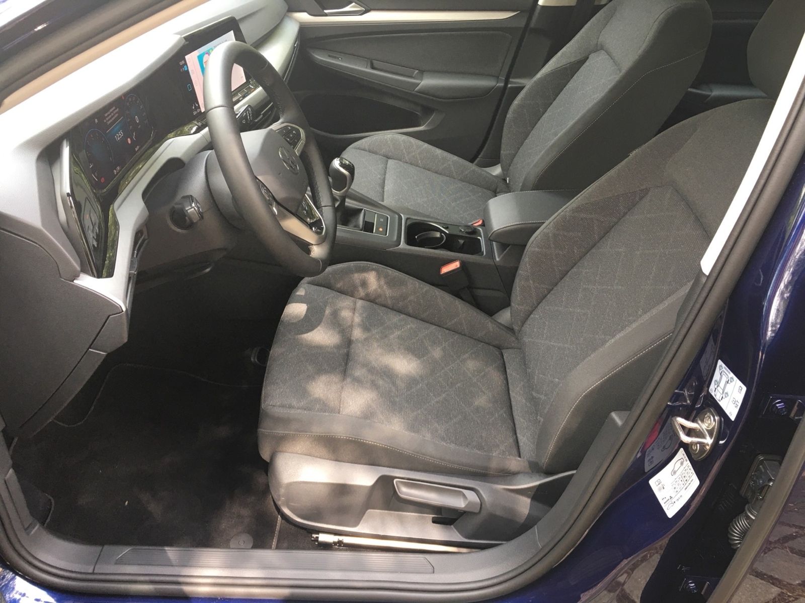 Volkswagen Golf VIII 1.5 TSI Life - Samsaru's Car Outlet