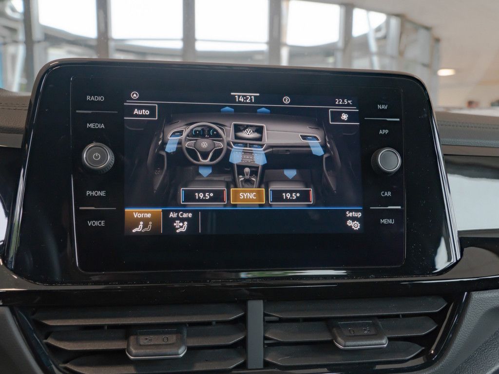 Volkswagen T-Roc 1.5 TSI Style - Samsaru's Car Outlet