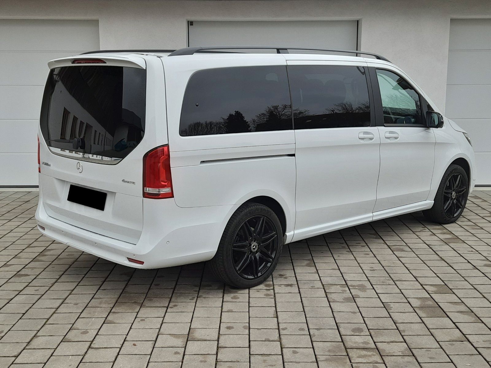 Mercedes-Benz V300d 4Matic AMG Packet - Samsaru's Car Outlet