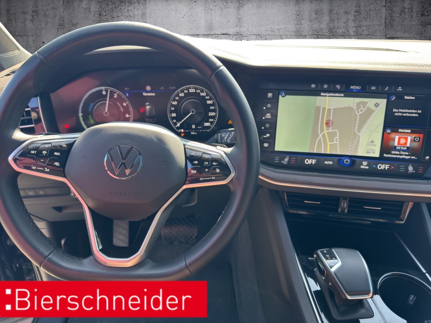 Volkswagen Touareg 3.0 TSI eHybrid 4Mo Atmosphere - Samsaru's Car Outlet