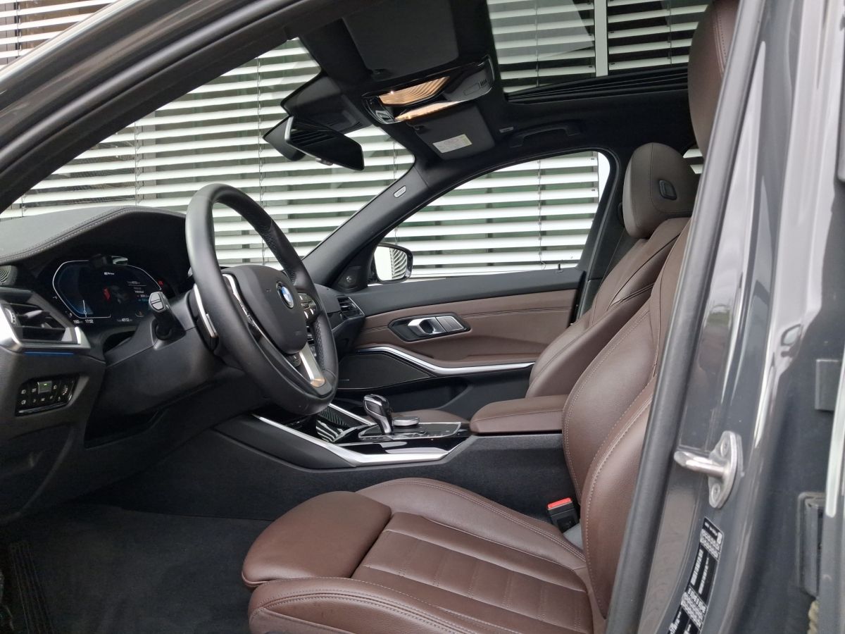 BMW 330e Lim Sport Line - Samsaru's Car Outlet