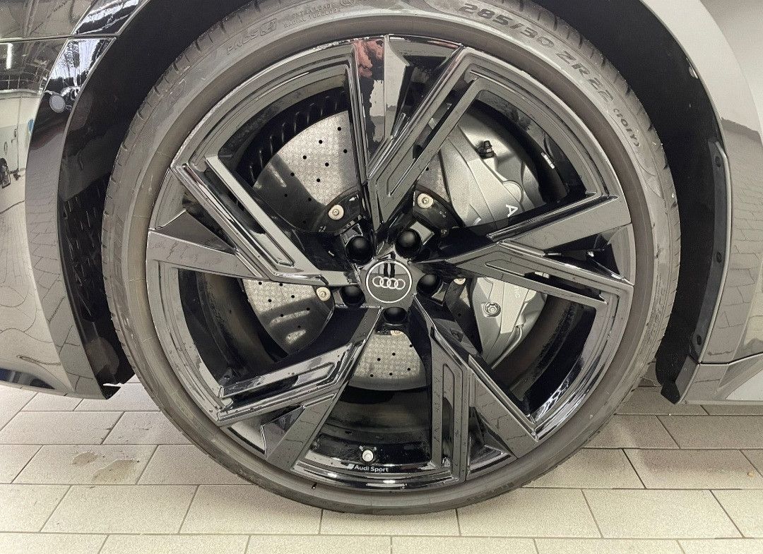 Audi RS6 Avant ESSENTIAL-V MAX 305-KERAMIK-PANO-LASER