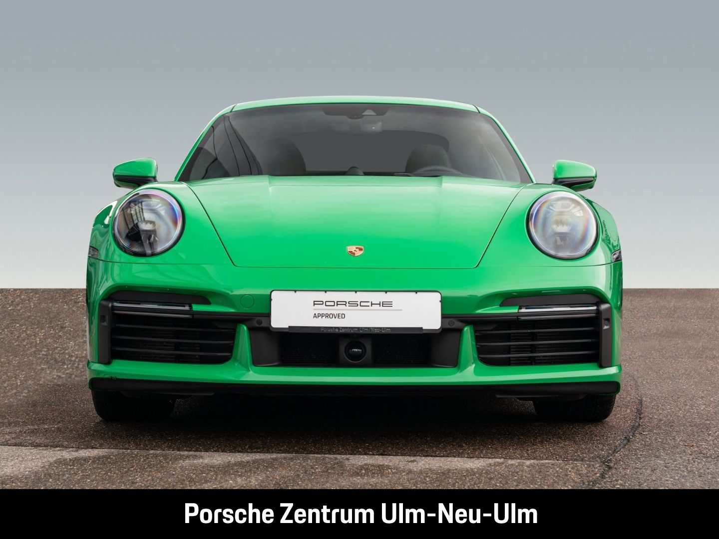 Porsche 992 911 Turbo S Pythongrün Sportabgasanlage LED