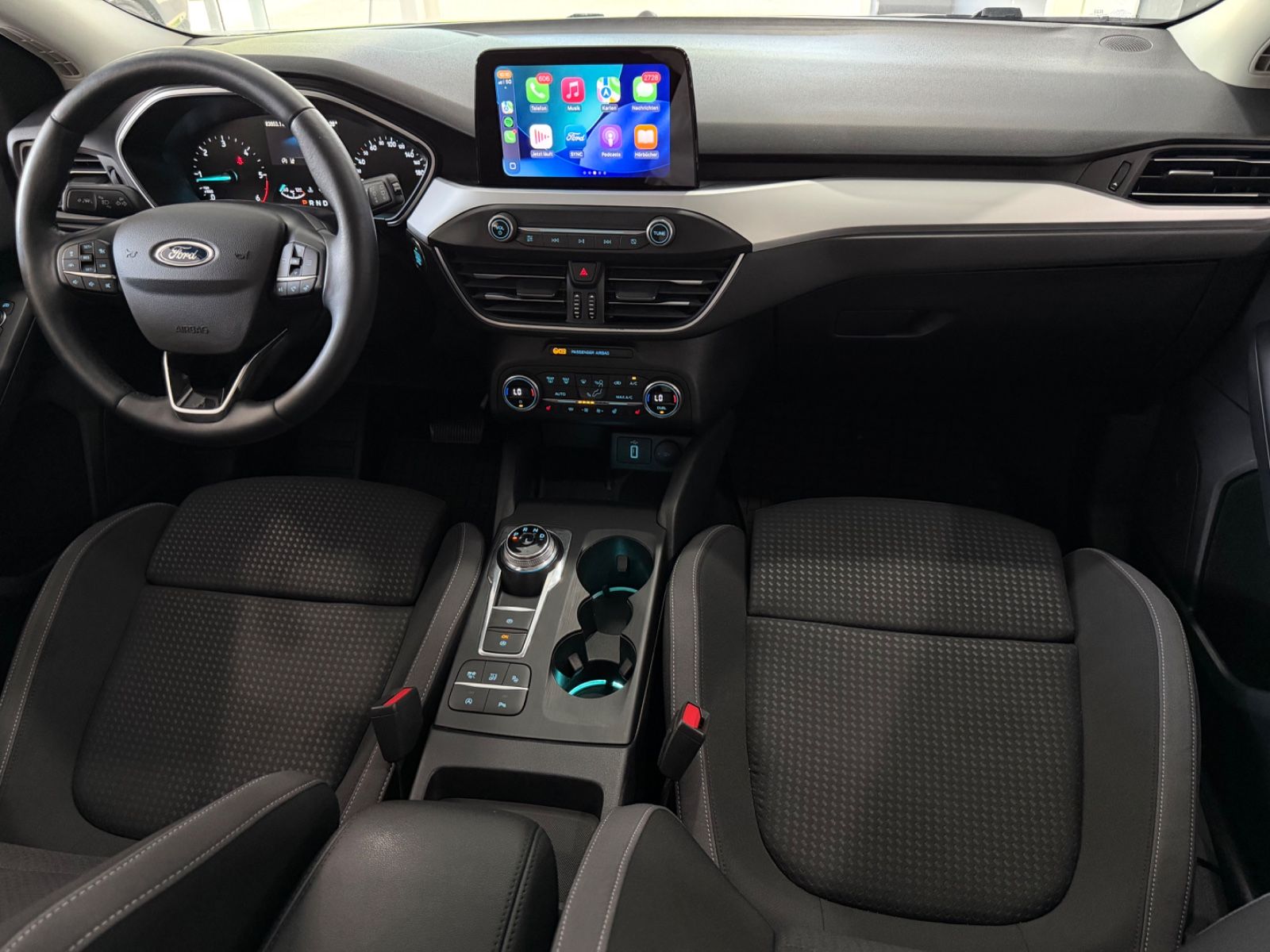 Ford Focus Turnier 2.0 C&C*AUTOMATIK*AHK*KAMERA*ACC*