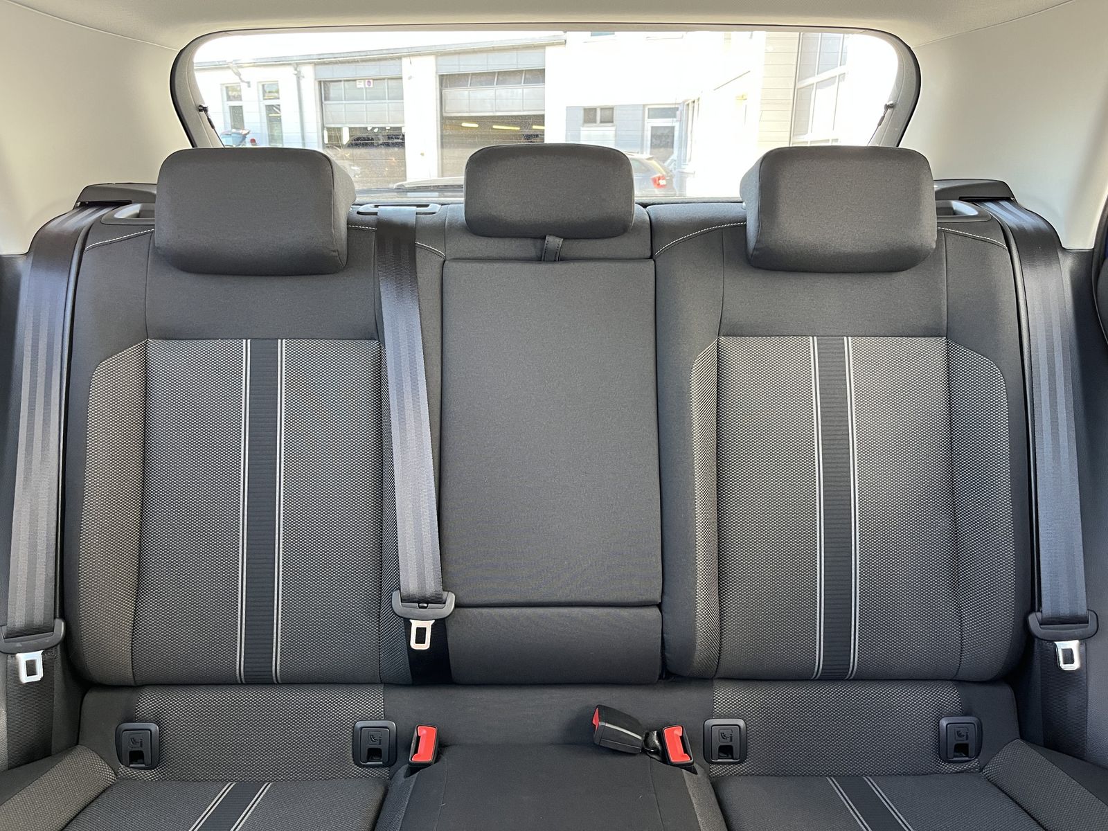 Volkswagen T-Roc 1.5 TSI DSG Style - Samsaru's Car Outlet