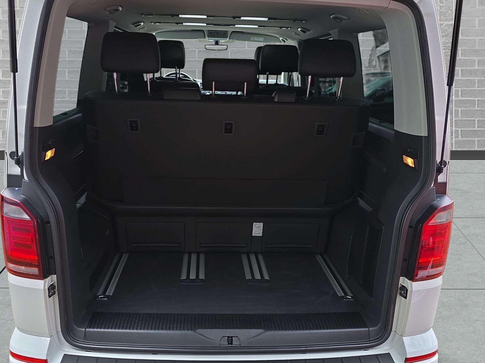 Volkswagen T6 Multivan Edition - Samsaru's Car Outlet