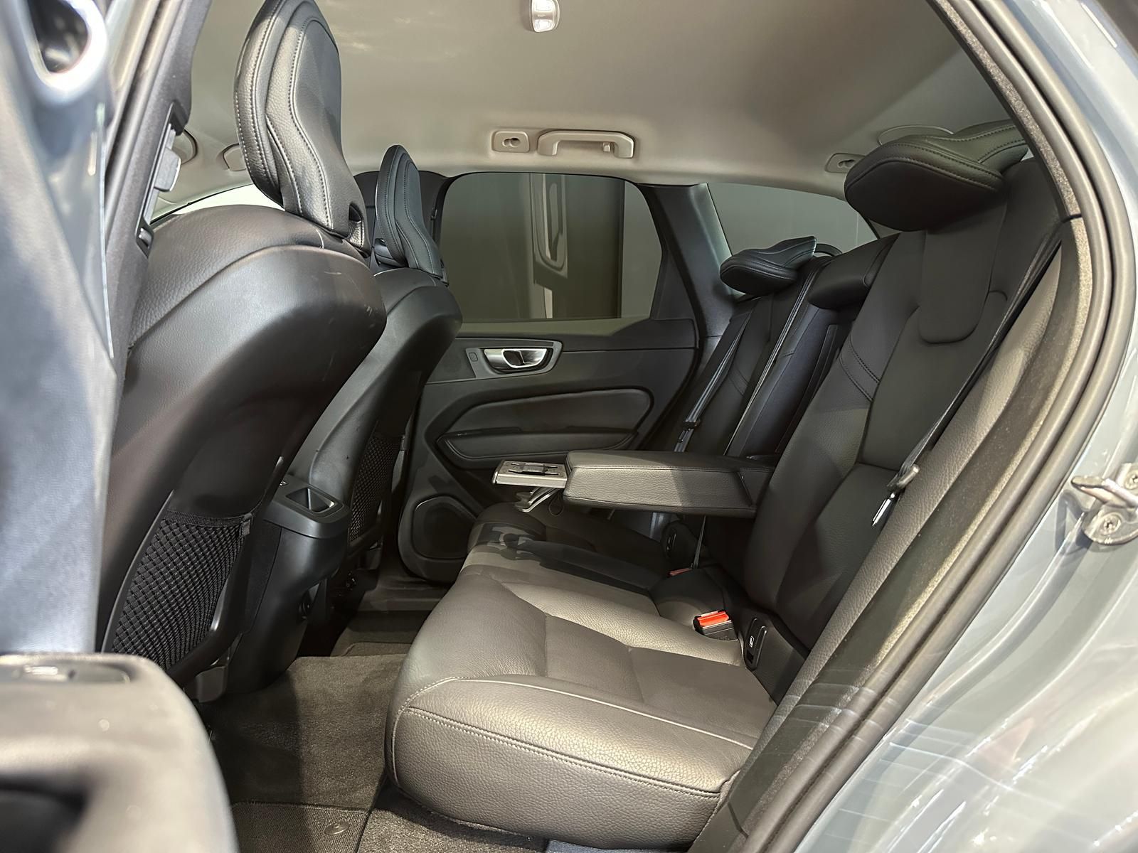 Volvo XC60 B4D AWD PLUS DARK VLED ACC HK 4xSHZ DRIV-AS