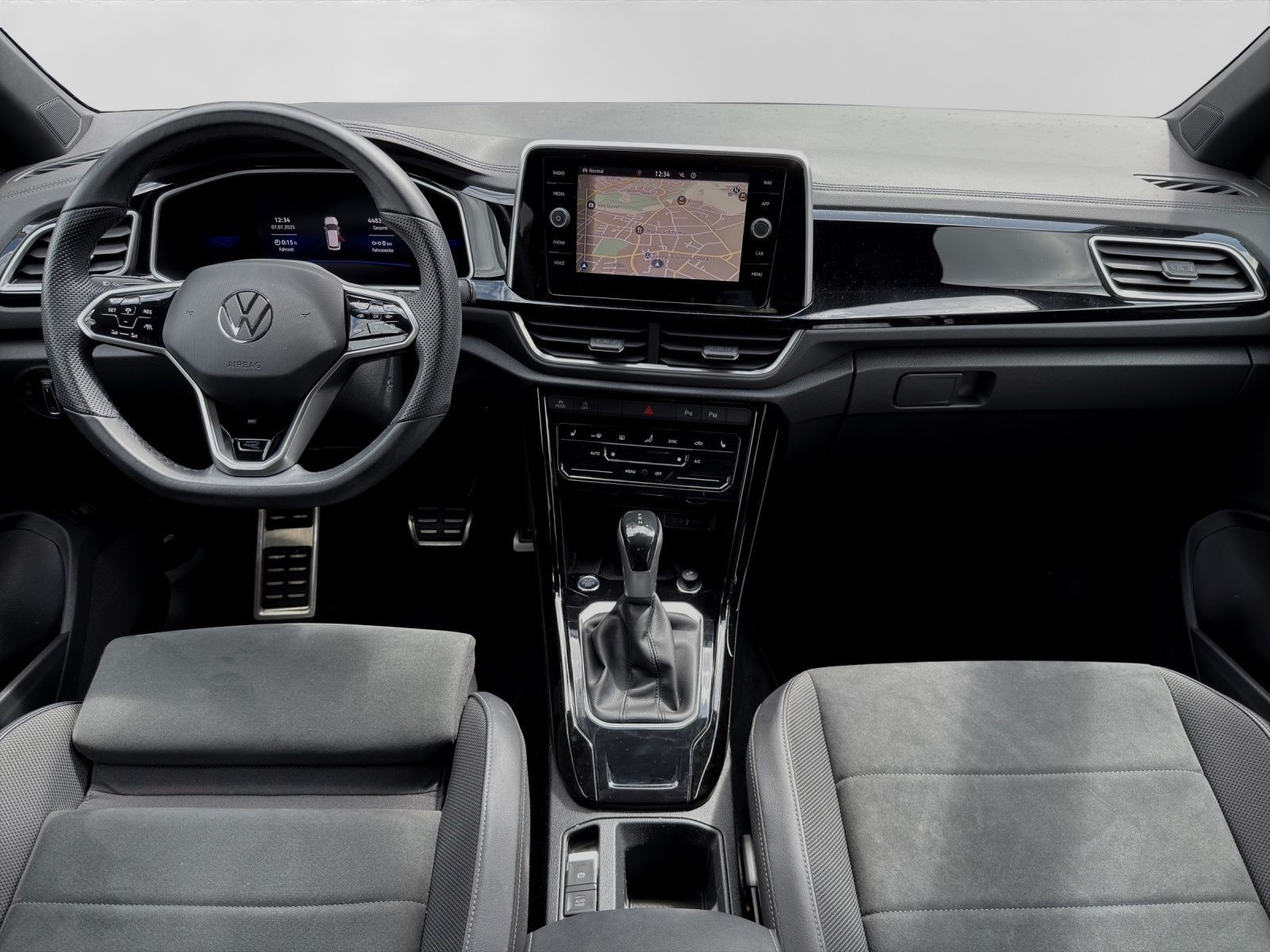 Volkswagen T-Roc R-LINE - Samsaru's Car Outlet