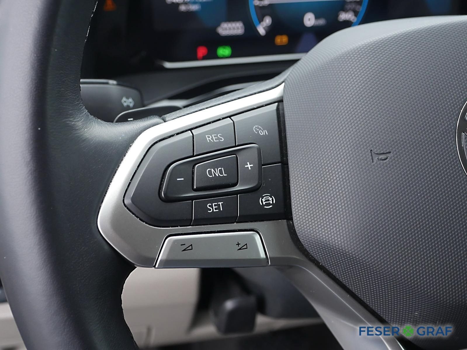 Volkswagen T7 Multivan Life 1.5 TSI - Samsaru's Car Outlet