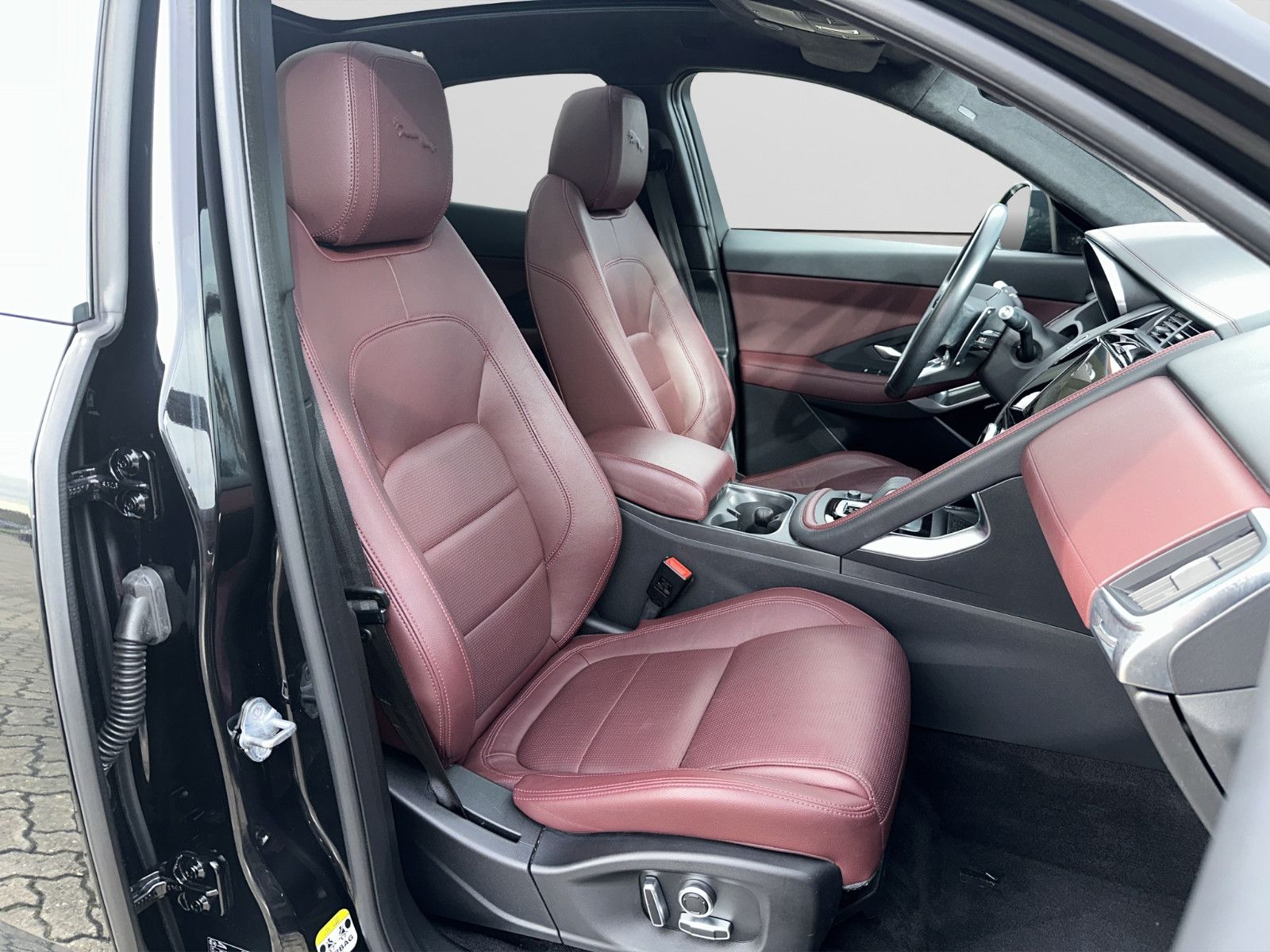Jaguar E-Pace P300 Sport AWD|Meridian|Pano|Alcantara