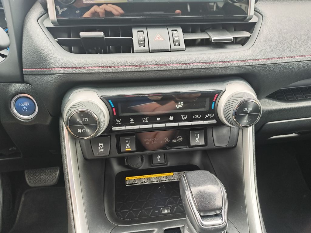 Toyota RAV 4 Plug-in-Hybrid - Samsaru's Car Outlet