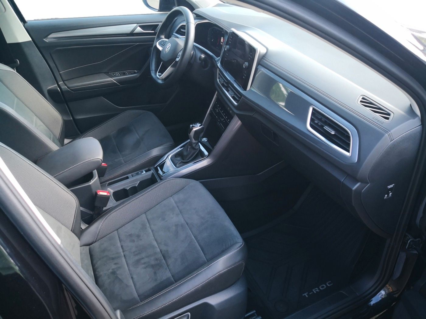 Volkswagen T-Roc 1.5 TSI Style DSG - Samsaru's Car Outlet