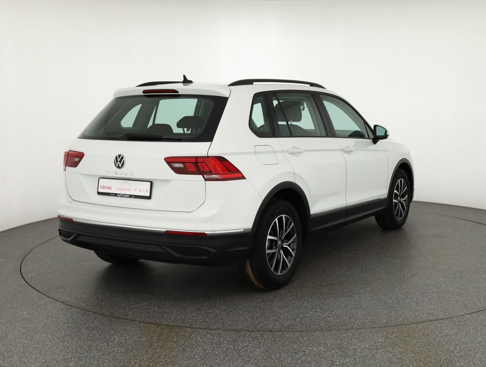 Volkswagen Tiguan 1.5 TSI Life - Samsaru's Car Outlet