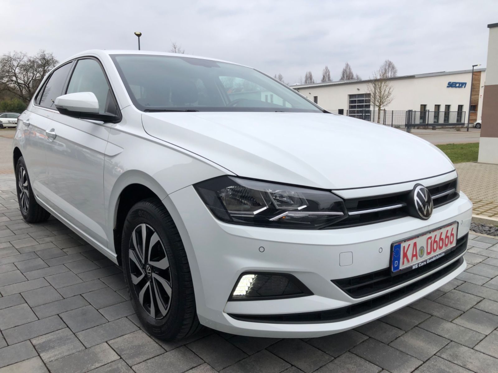 Volkswagen Polo VI Active - Samsaru's Car Outlet