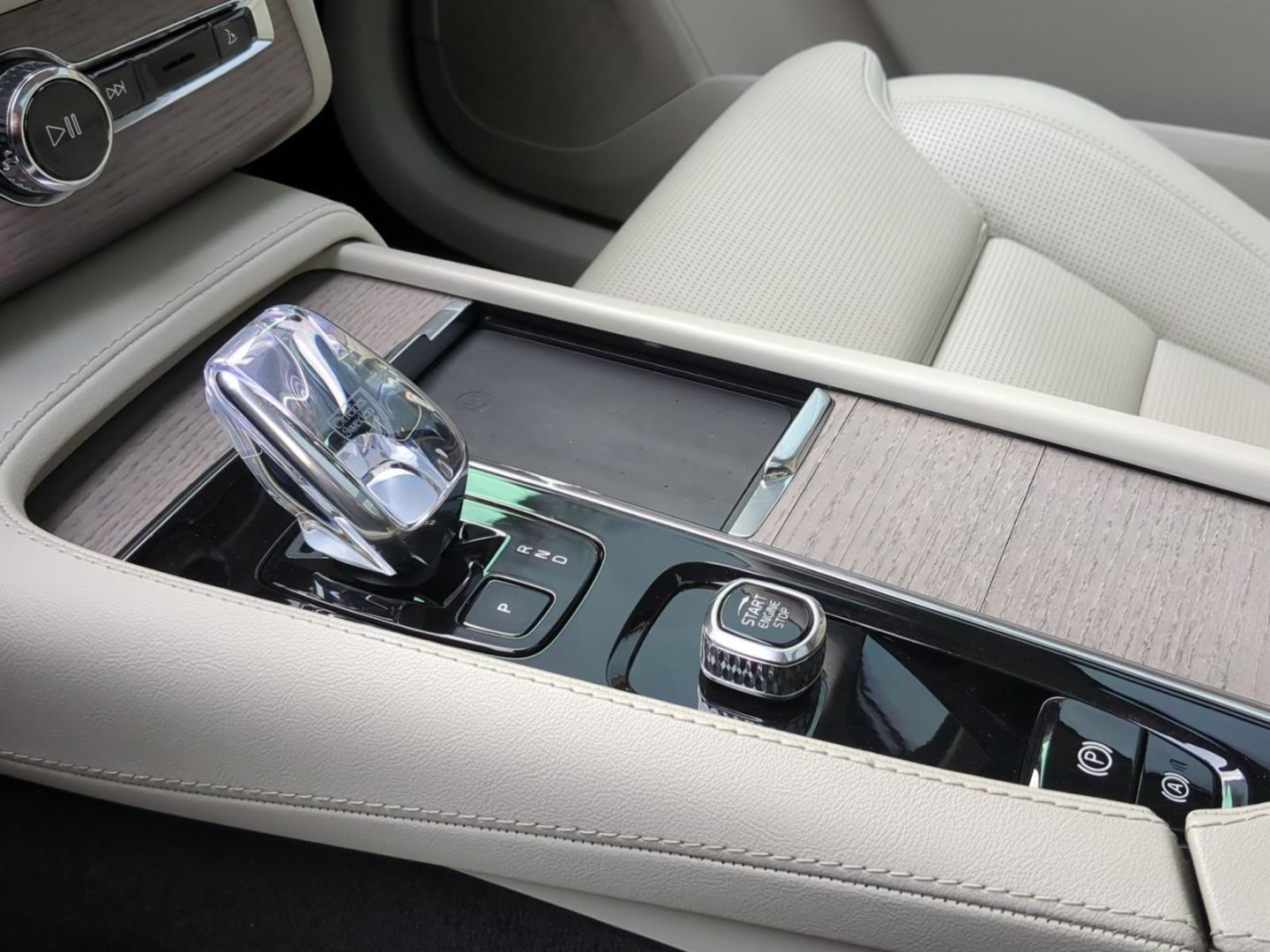 Volvo XC90 T8 Recharge Plus Dark *Luft*Pano*360*Alarm*
