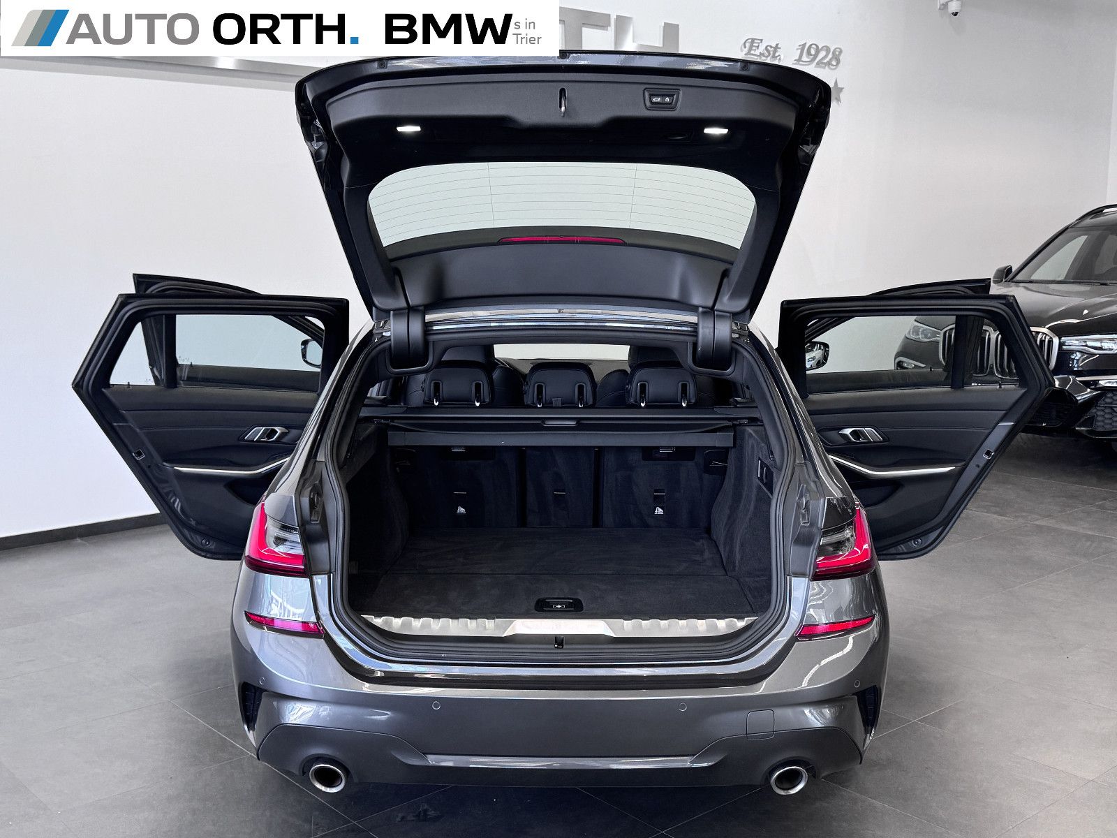 BMW 320e xDrive Touring M-SPORT - Samsaru's Car Outlet