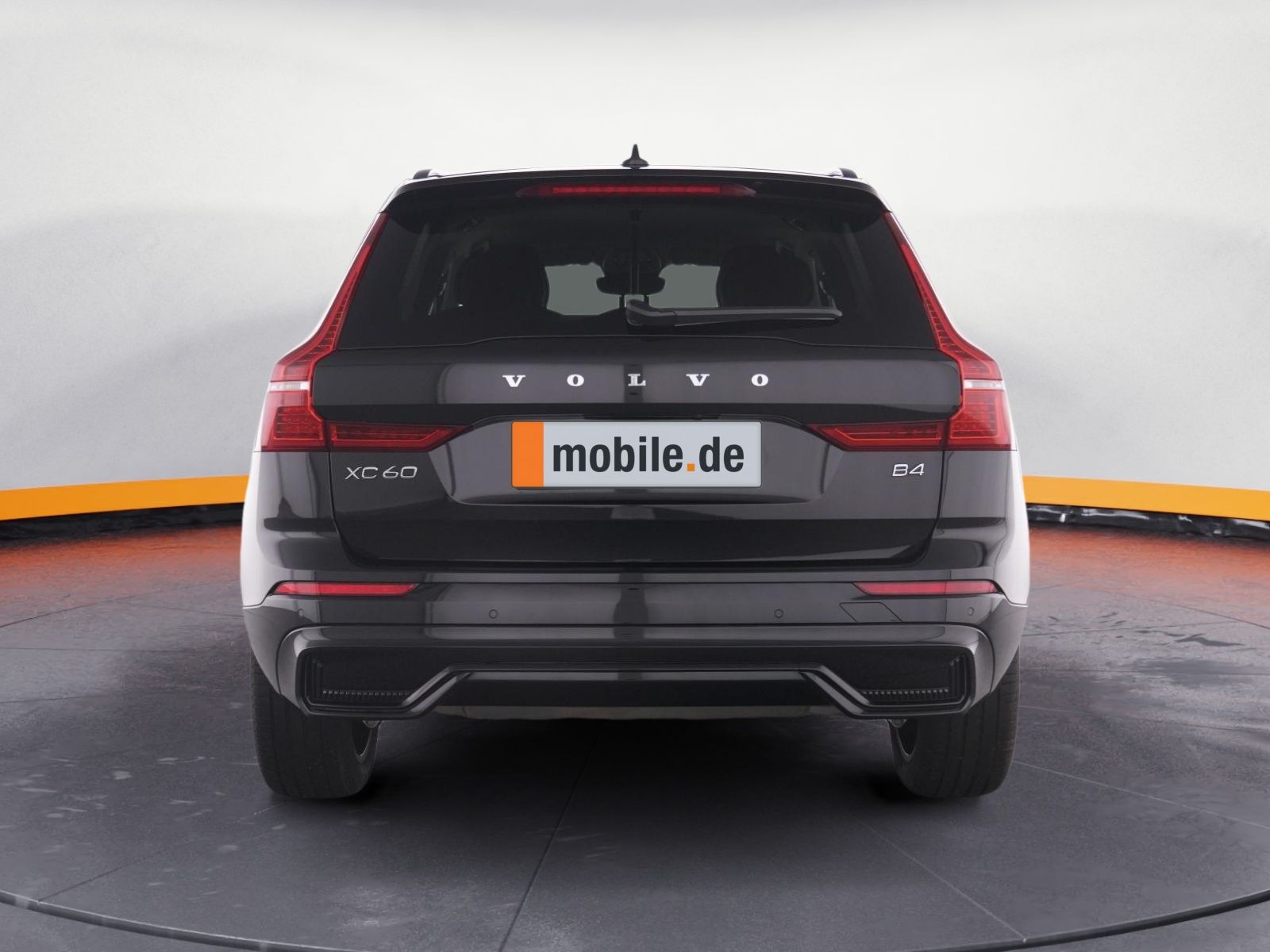 Volvo XC60 B4 PLUS DARK - Samsaru's Car Outlet