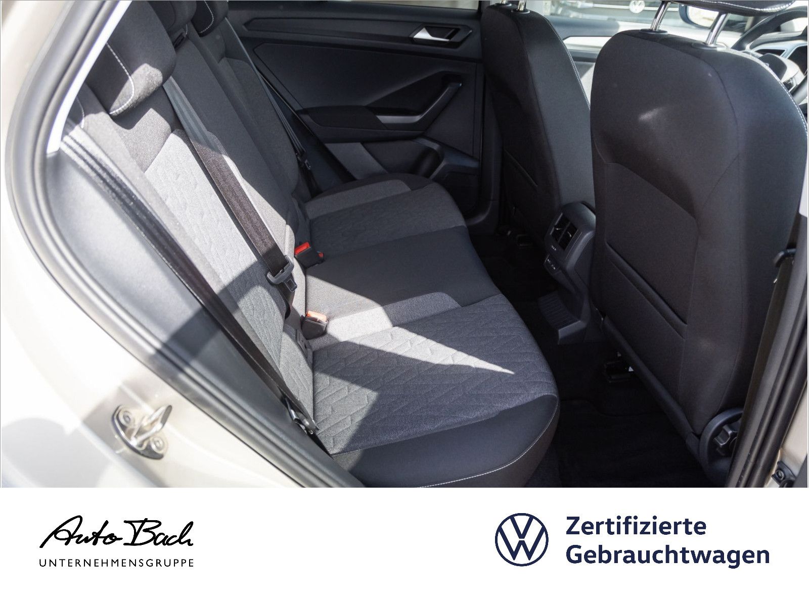 Volkswagen T-Roc 1.5 TSI MOVE DSG - Samsaru's Car Outlet