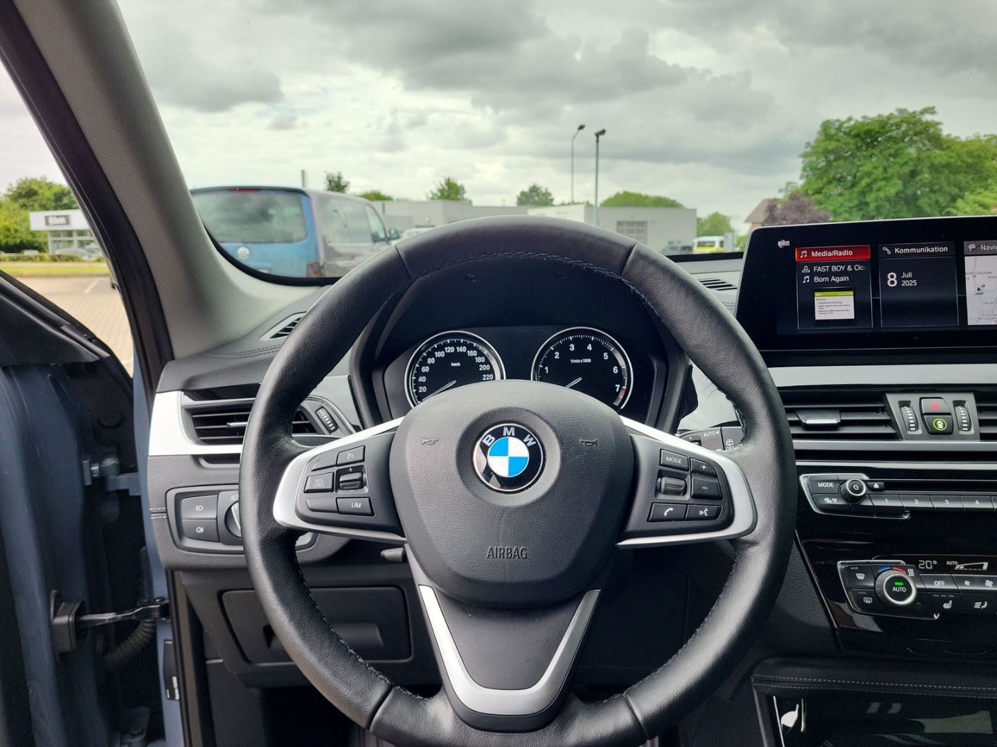 BMW X1 20i Sport Line - Samsaru's Car Outlet
