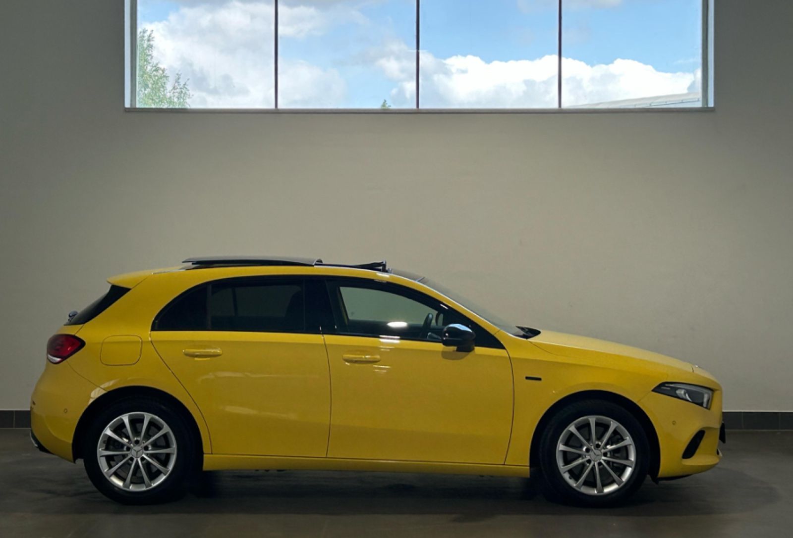Mercedes-Benz A 250 e - Samsaru's Car Outlet