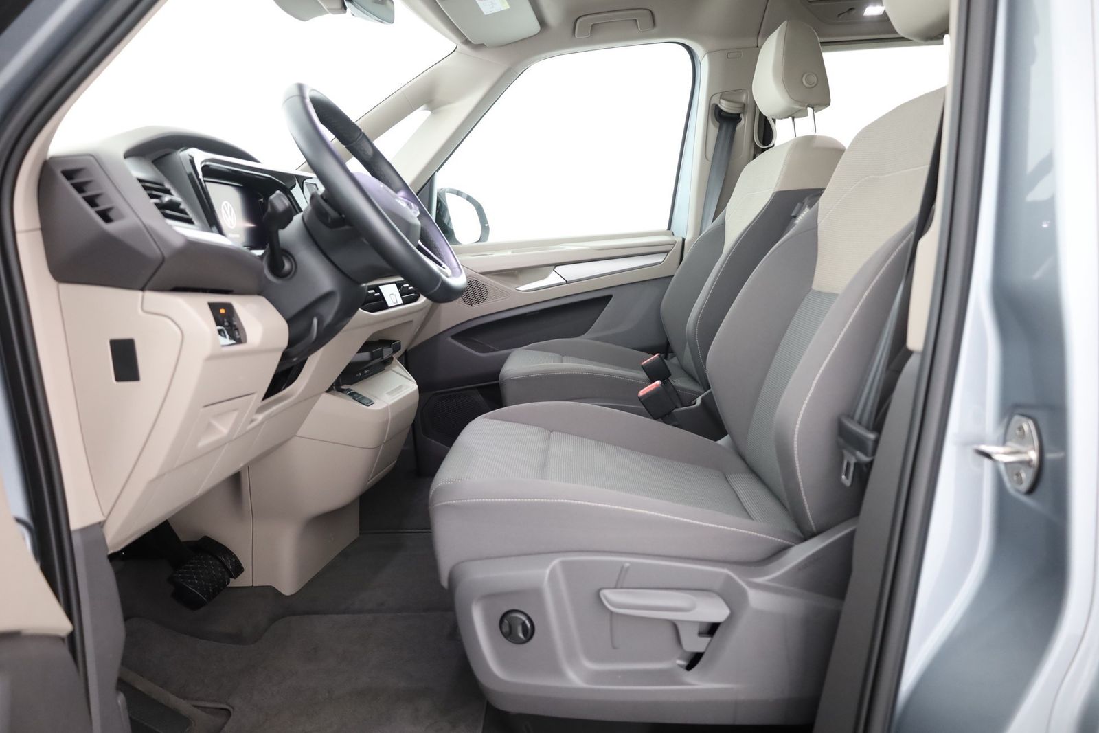 Volkswagen T7 Multivan 2.0 TDI DSG - Samsaru's Car Outlet