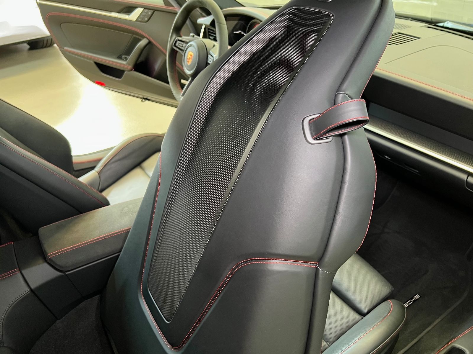 Porsche 992 Carrera S - Samsaru's Car Outlet