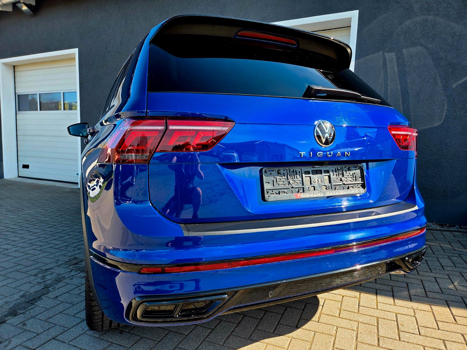 Volkswagen TIGUAN R-LINE Black - Samsaru's Car Outlet