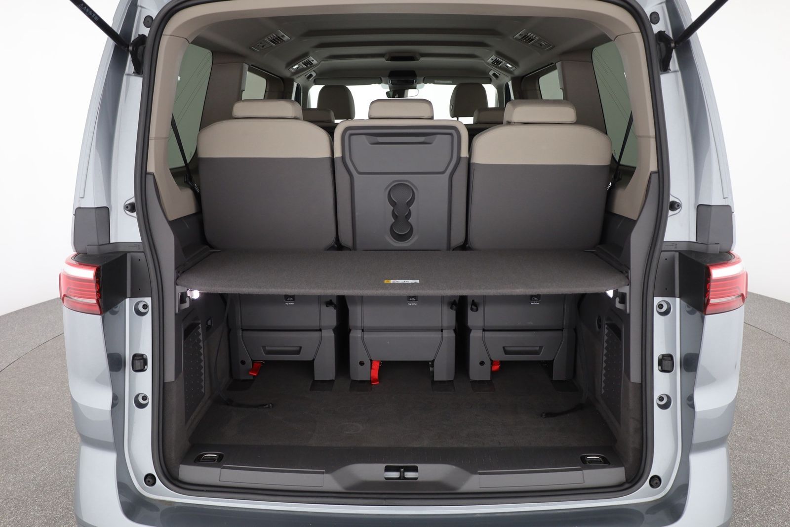 Volkswagen T7 Multivan 2.0 TDI DSG - Samsaru's Car Outlet