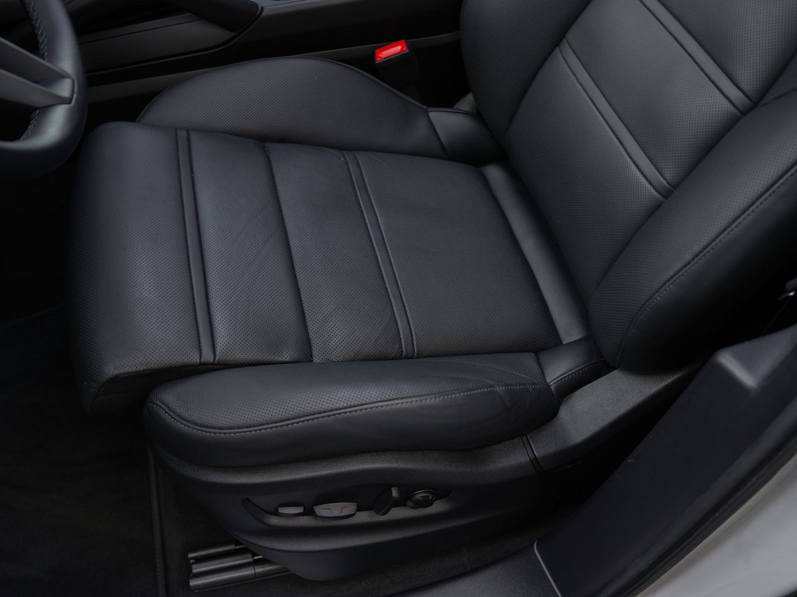 Porsche E-Hybrid INNODRIVE-LUFTF.-PANO-AHK-MASSAGE-VOLL