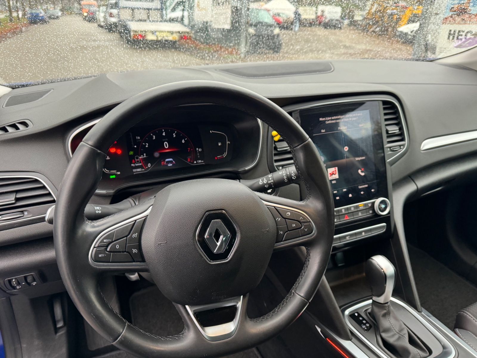 Renault Megane TCe 140 Intens Grandtour - Samsaru's Car Outlet