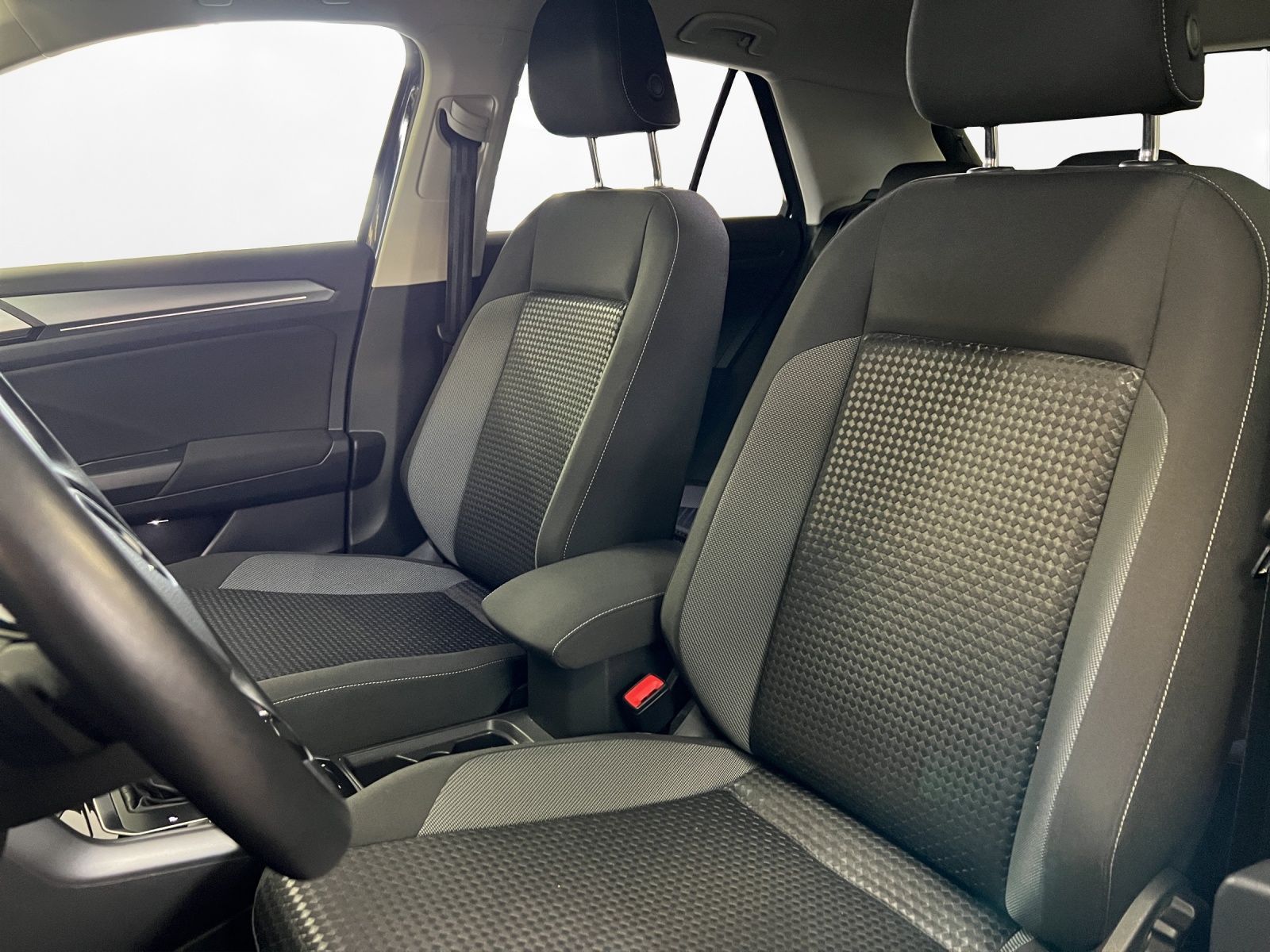 Volkswagen T-Roc 2.0 TDI Active - Samsaru's Car Outlet