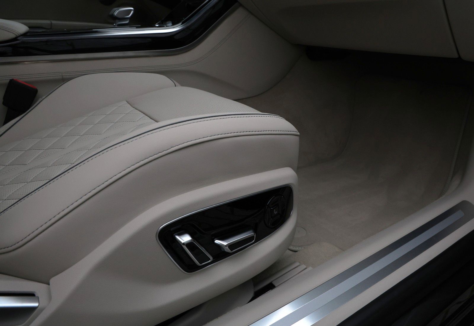 Audi A8 50 TDI quat. S line - Samsaru's Car Outlet