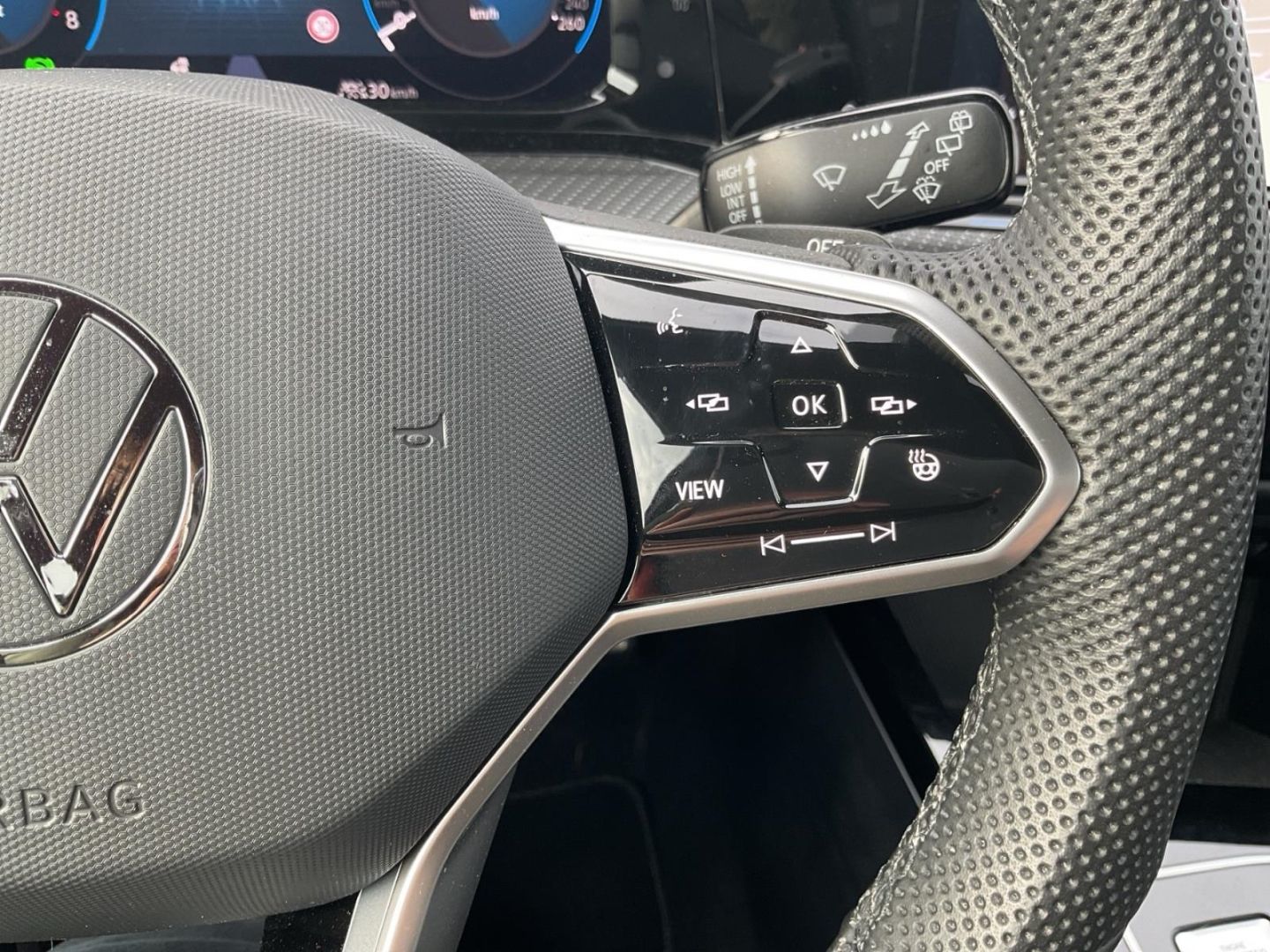 Volkswagen Golf Variant 8 VIII R-Line 1.5 eTSI - Samsaru's Car Outlet