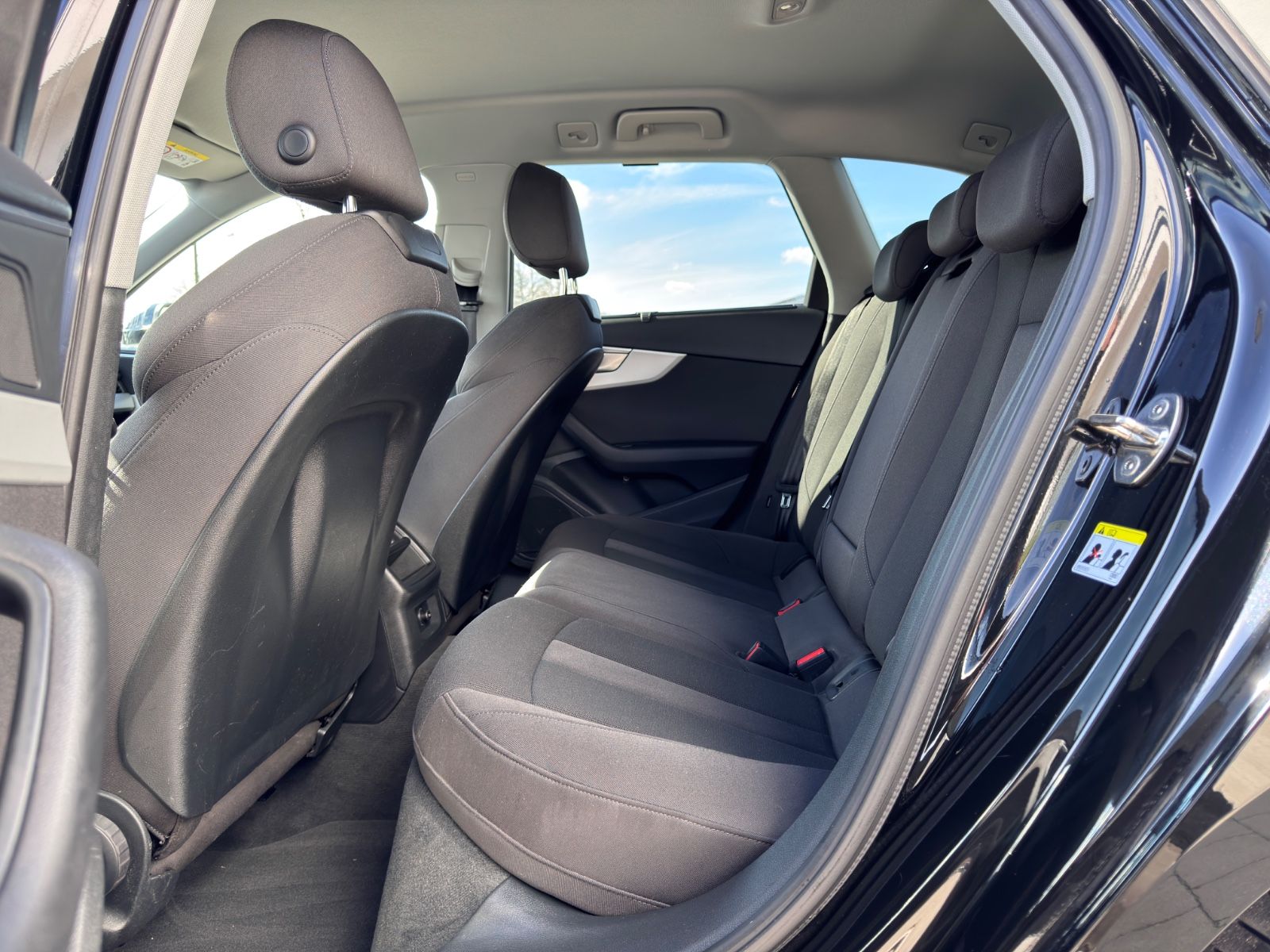 Audi A4 Av.40 TDI S line S-tr. - Samsaru's Car Outlet