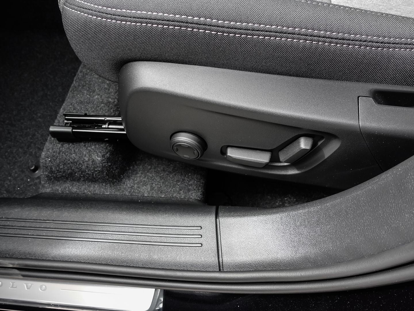 Volvo XC40 B3 Benzin Plus Dark - Samsaru's Car Outlet