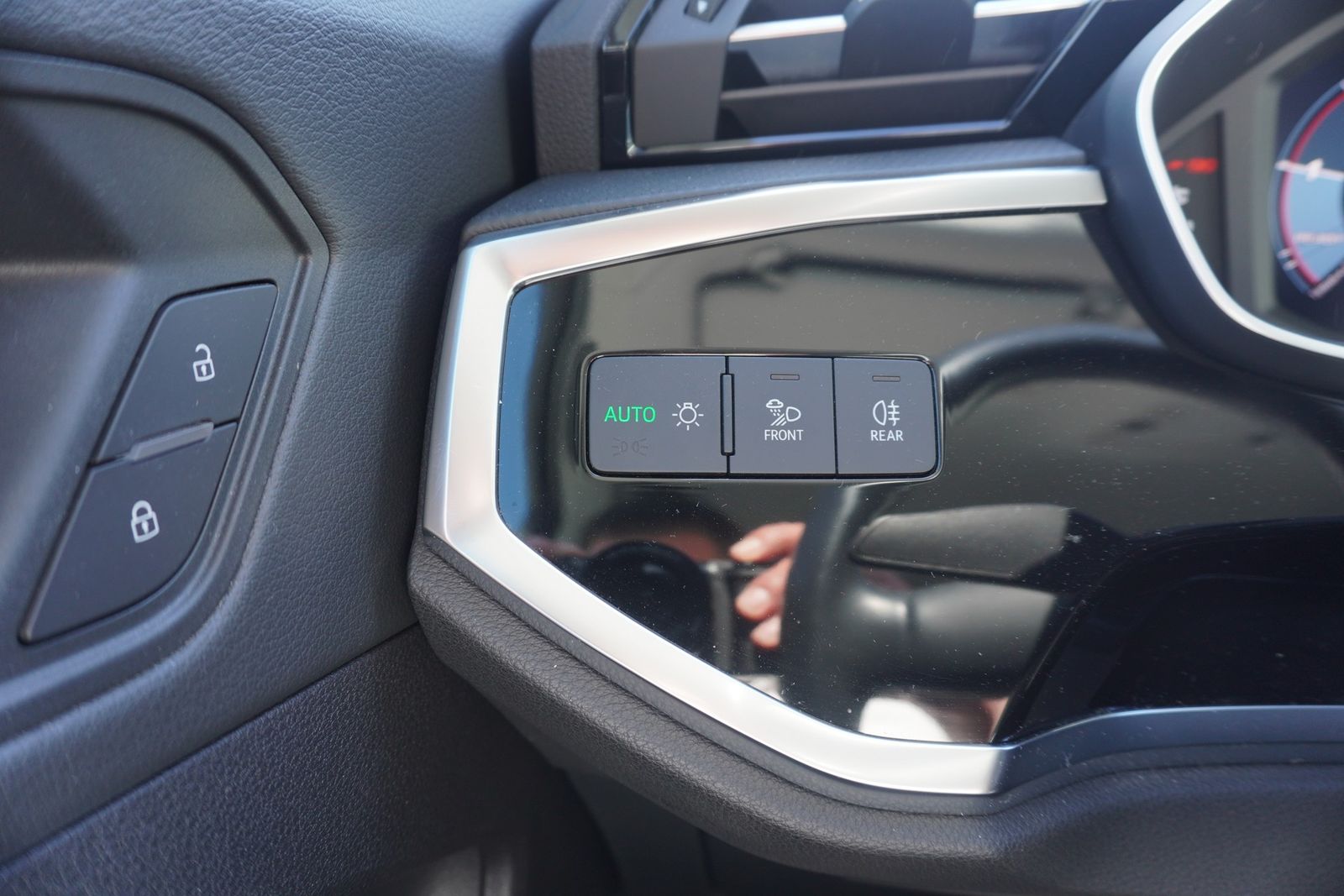 Audi Q3 40 2.0TDI quattro advanced - Samsaru's Car Outlet