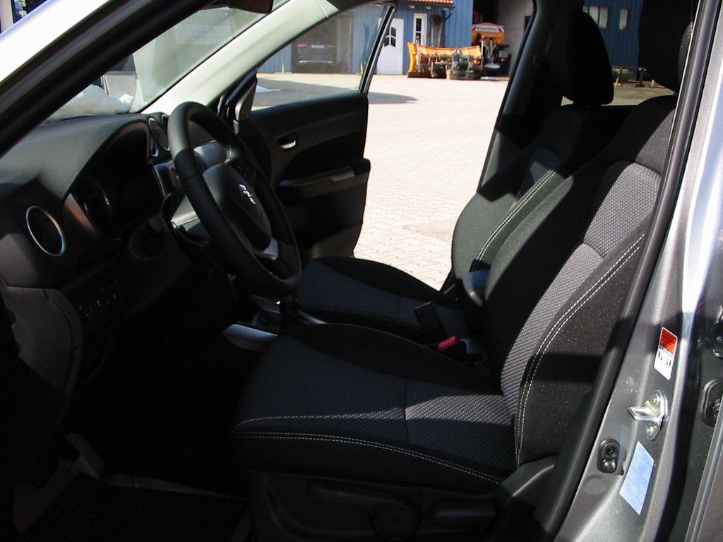 Suzuki Vitara Allrad Vollhybrid - Samsaru's Car Outlet