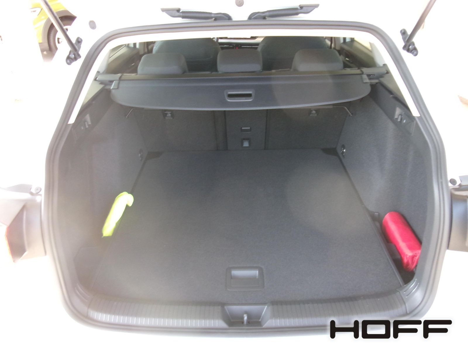 Volkswagen Golf Variant eTSI Life - Samsaru's Car Outlet