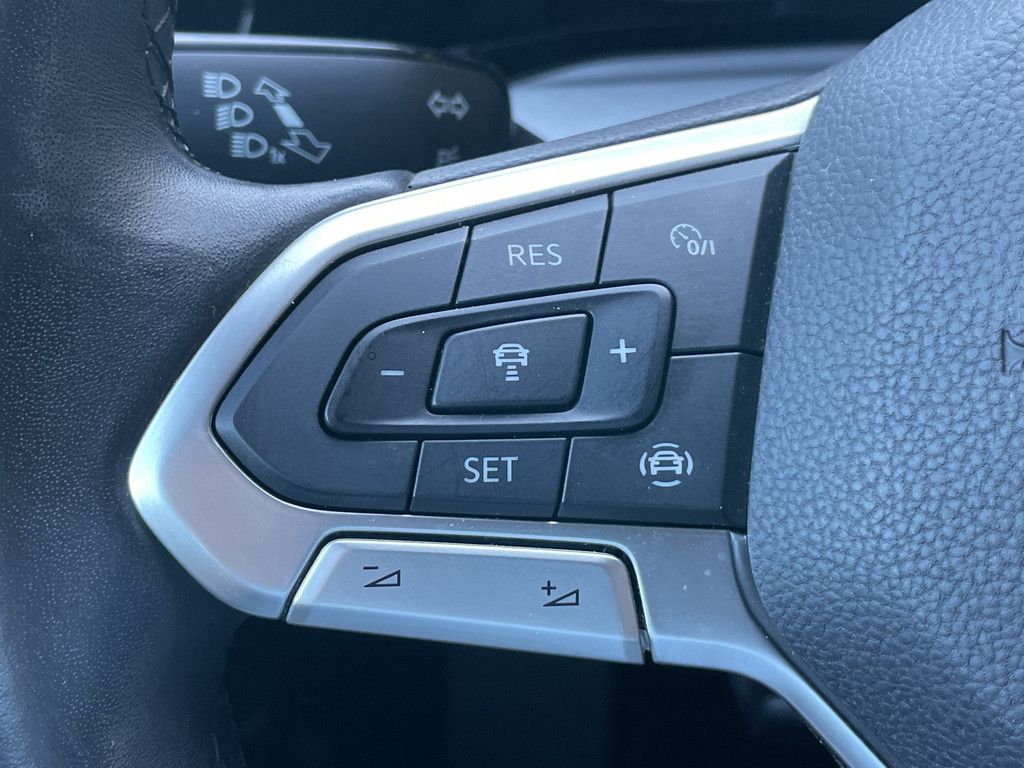 Volkswagen Golf VIII 1.5 TSI Life - Samsaru's Car Outlet