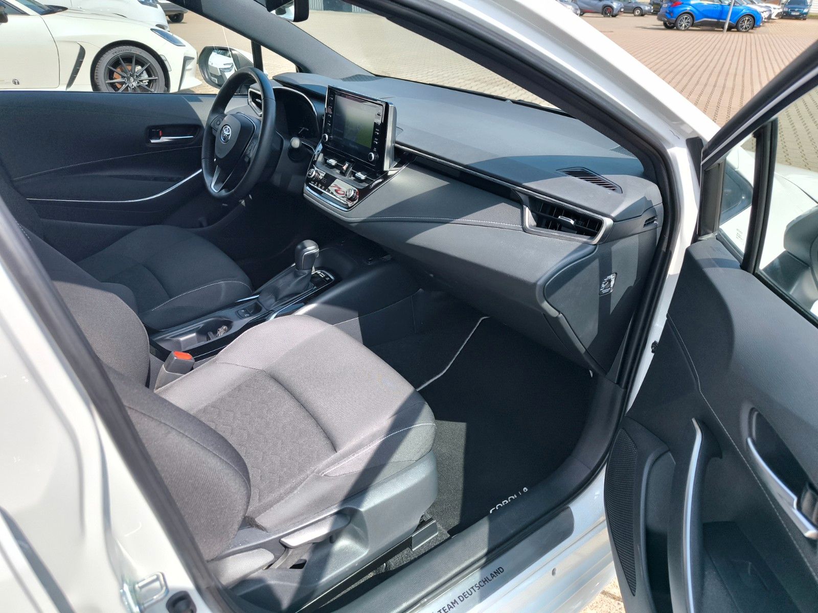 Toyota Corolla Hybrid - Samsaru's Car Outlet