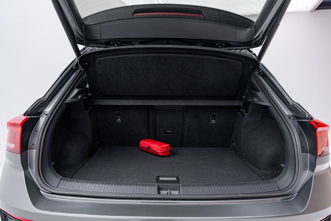 Volkswagen T-Roc 2.0 TSI DSG SPORT 4x4 - Samsaru's Car Outlet
