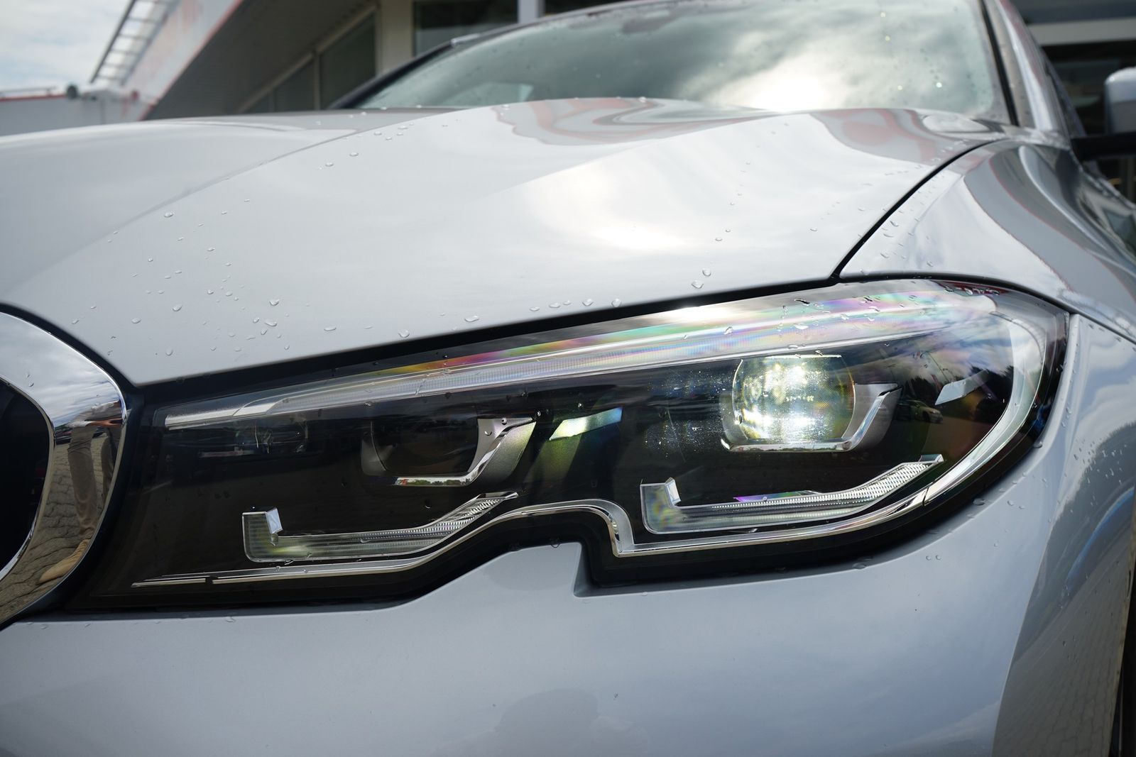BMW 320i Advantage - Samsaru's Car Outlet