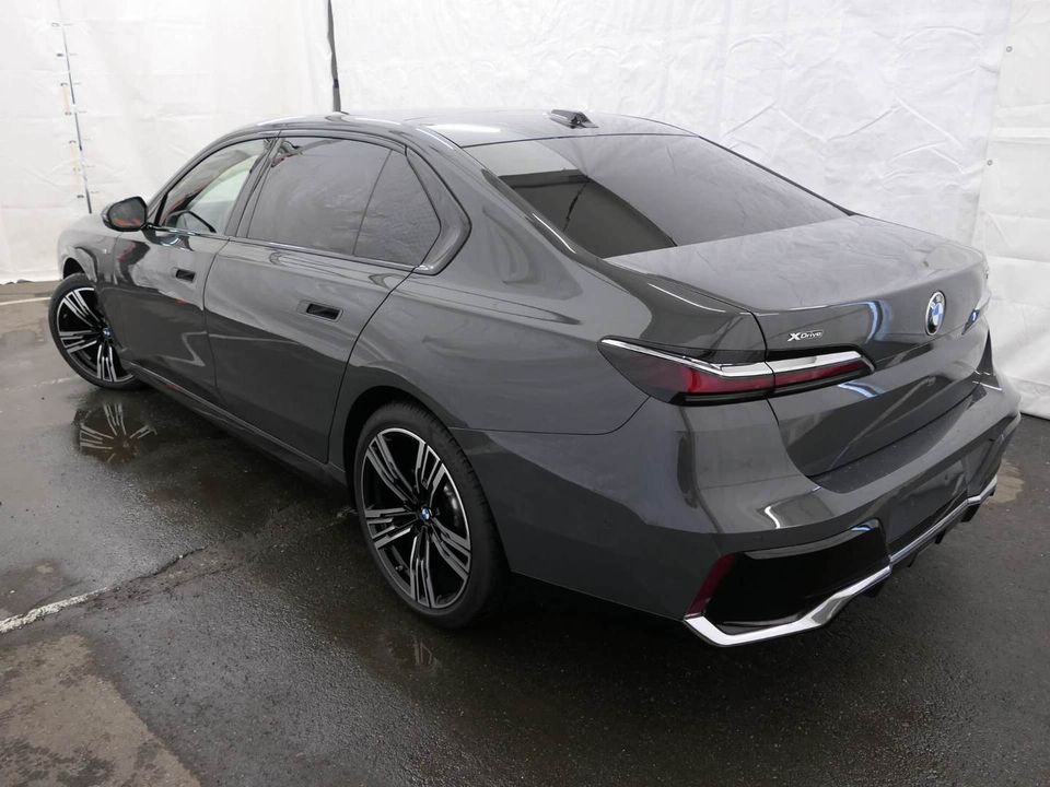 BMW 740d xDrive M Sportpaket Standhzg SkyLounge 21