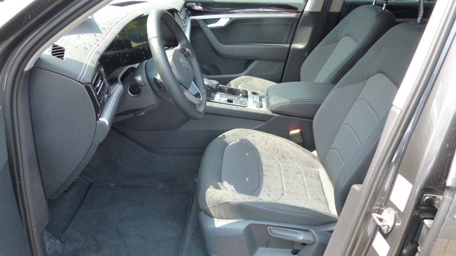 Volkswagen Touareg 3.0 TDI 4 Motion - Samsaru's Car Outlet