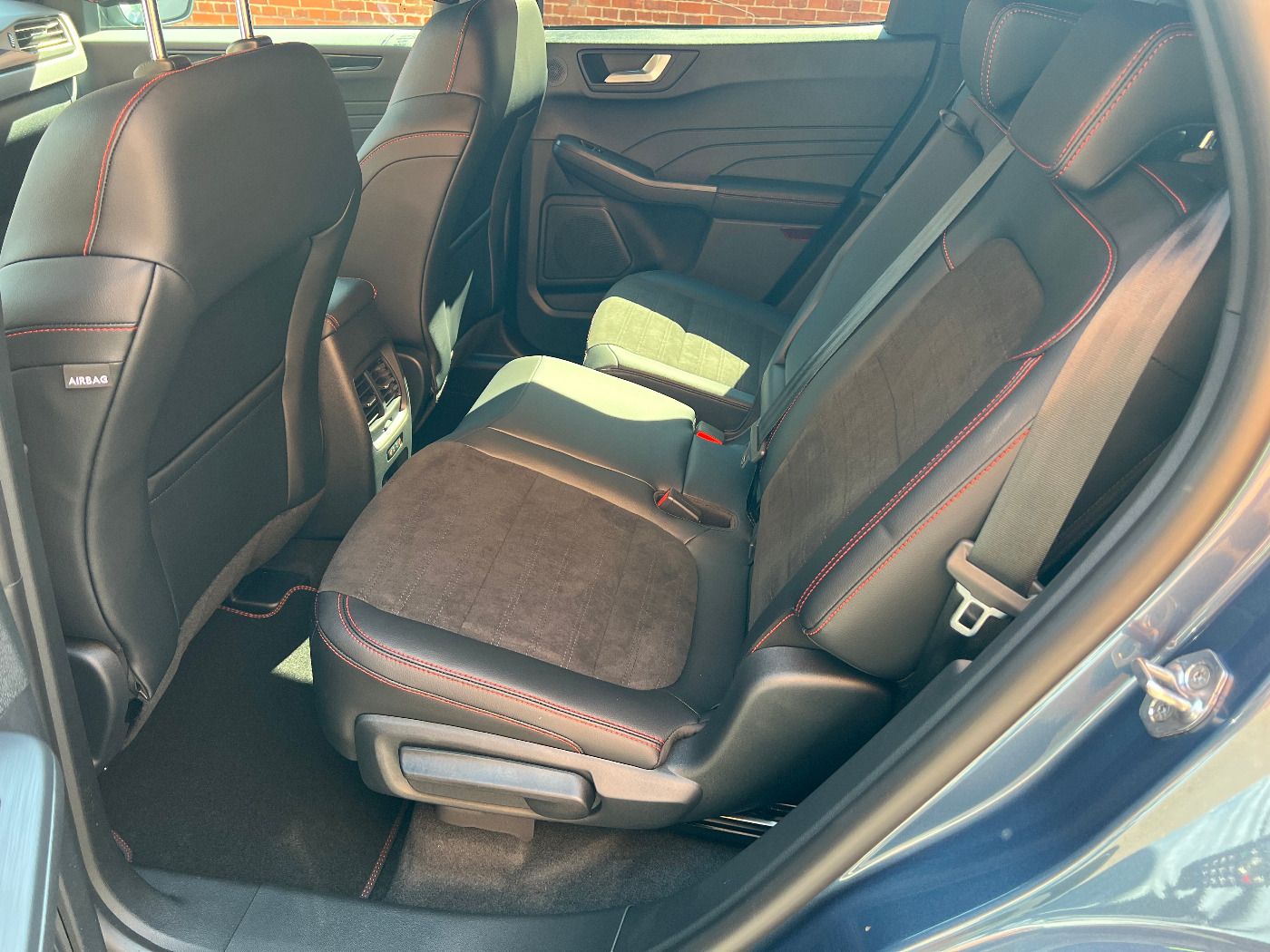 Ford KUGA ST-Line X - Samsaru's Car Outlet
