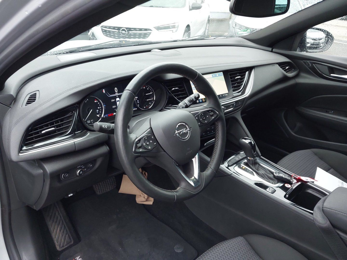 Opel Insignia B Sports Tourer Business - Samsaru's Car Outlet