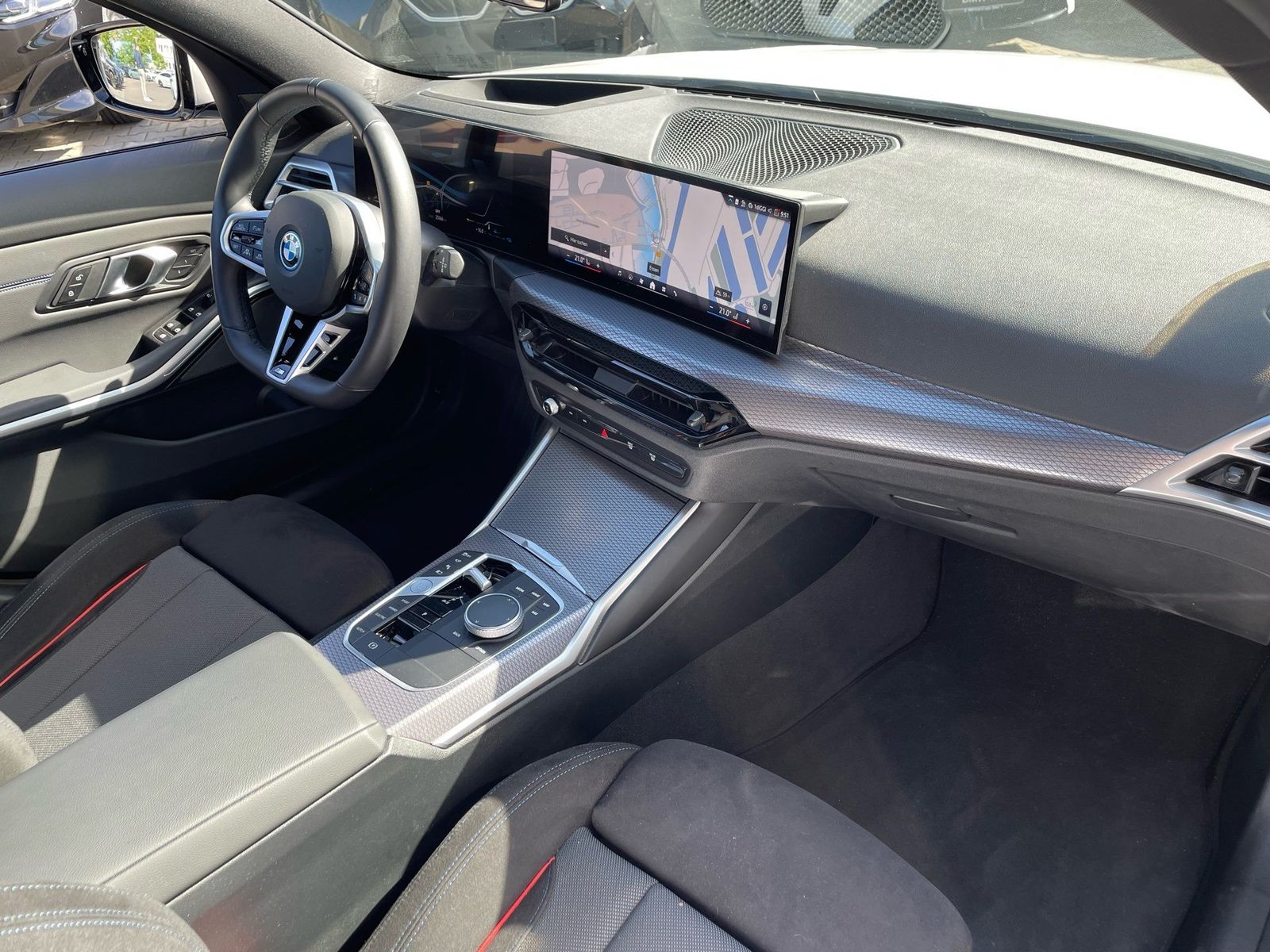 BMW 330e xDrive Tour M Sport || AHK Pano ACC 360 H&K