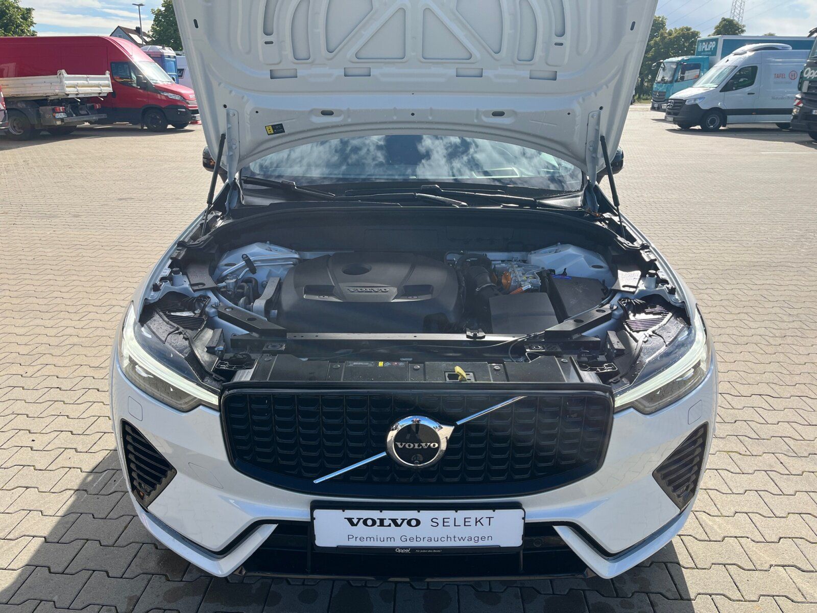 Volvo XC 60 T8 AWD Ultra Dark (EURO 6d) NAVI+SITZH+LED