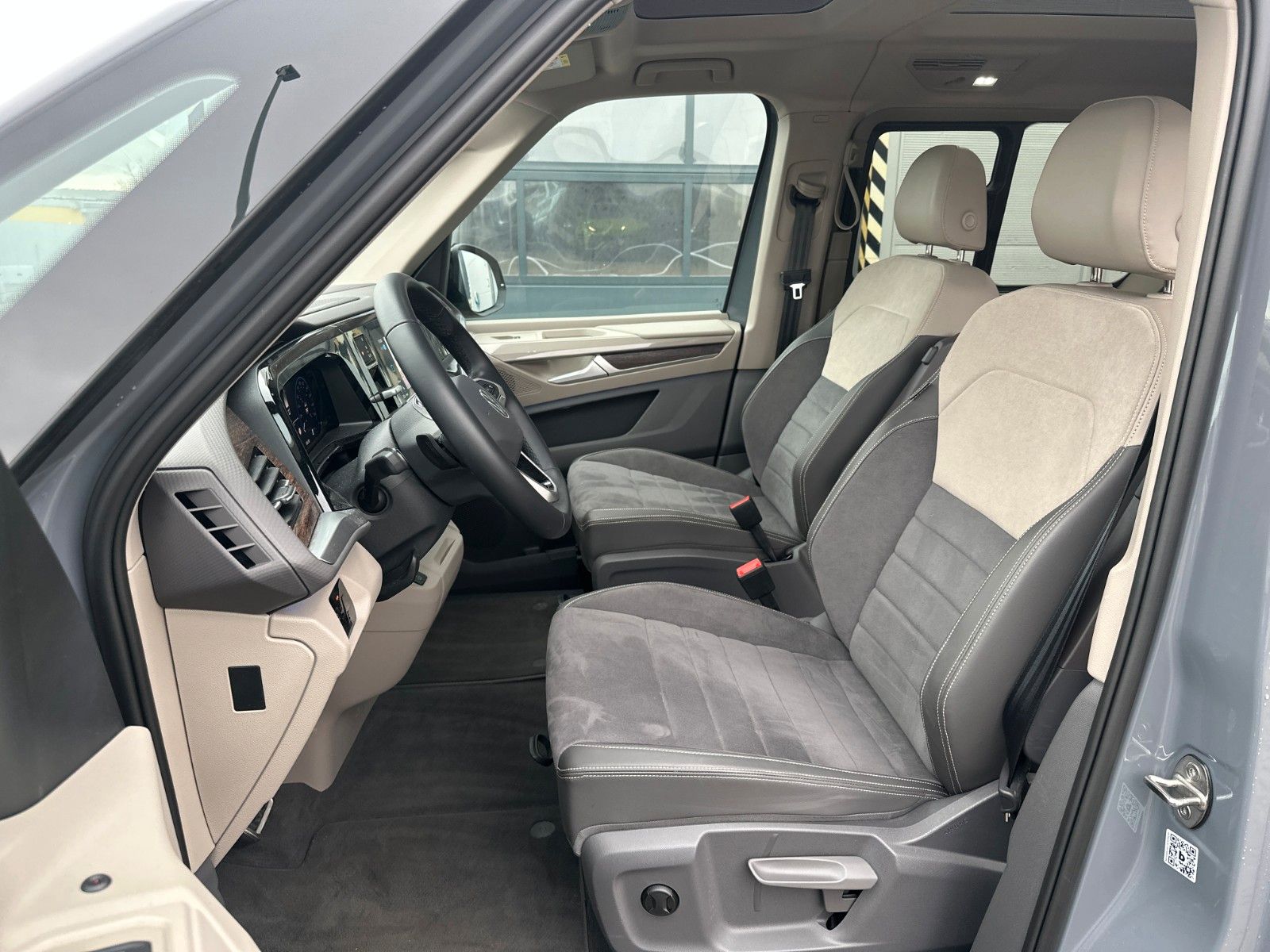 Volkswagen T7 Multivan - Samsaru's Car Outlet
