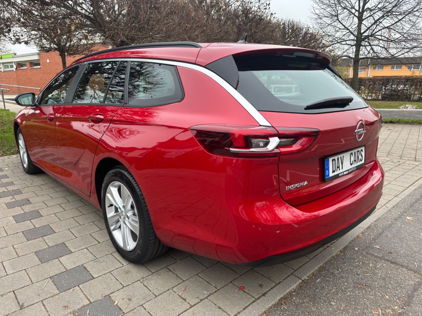 Opel Insignia Sports Business - Samsaru's Car Outlet